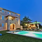 Dora Villa