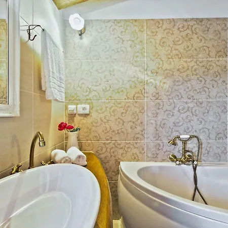 Dora וילה אומאג