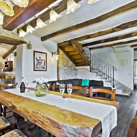 Dora Villa Umag