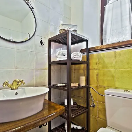 Dora וילה אומאג